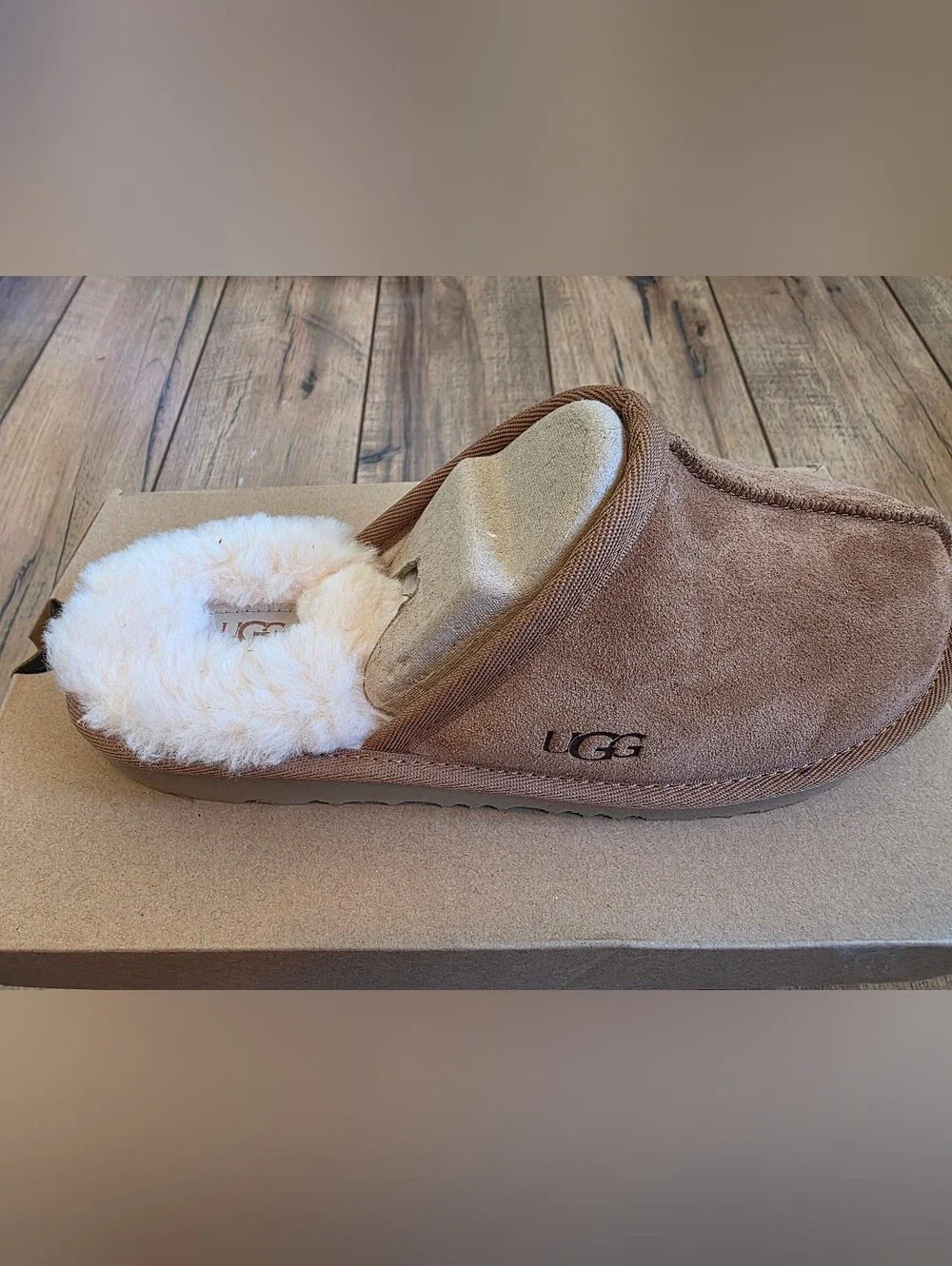 New UGG Kids Chestnut Sheepskin Lined Keegan Slipper 4 Youth